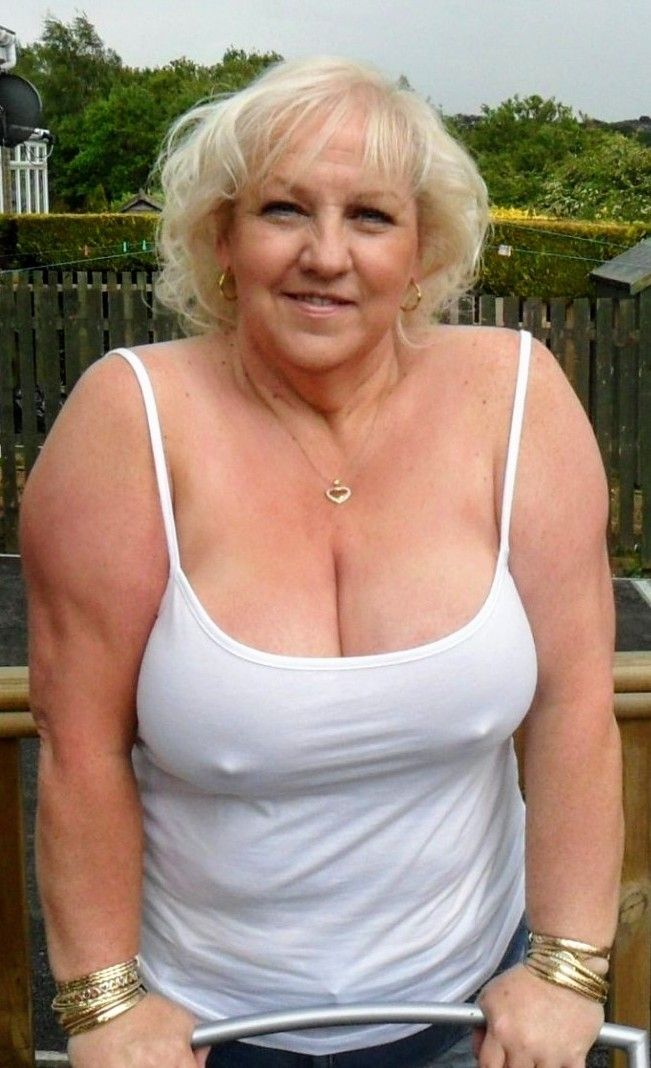 Older Women Braless vacation sex