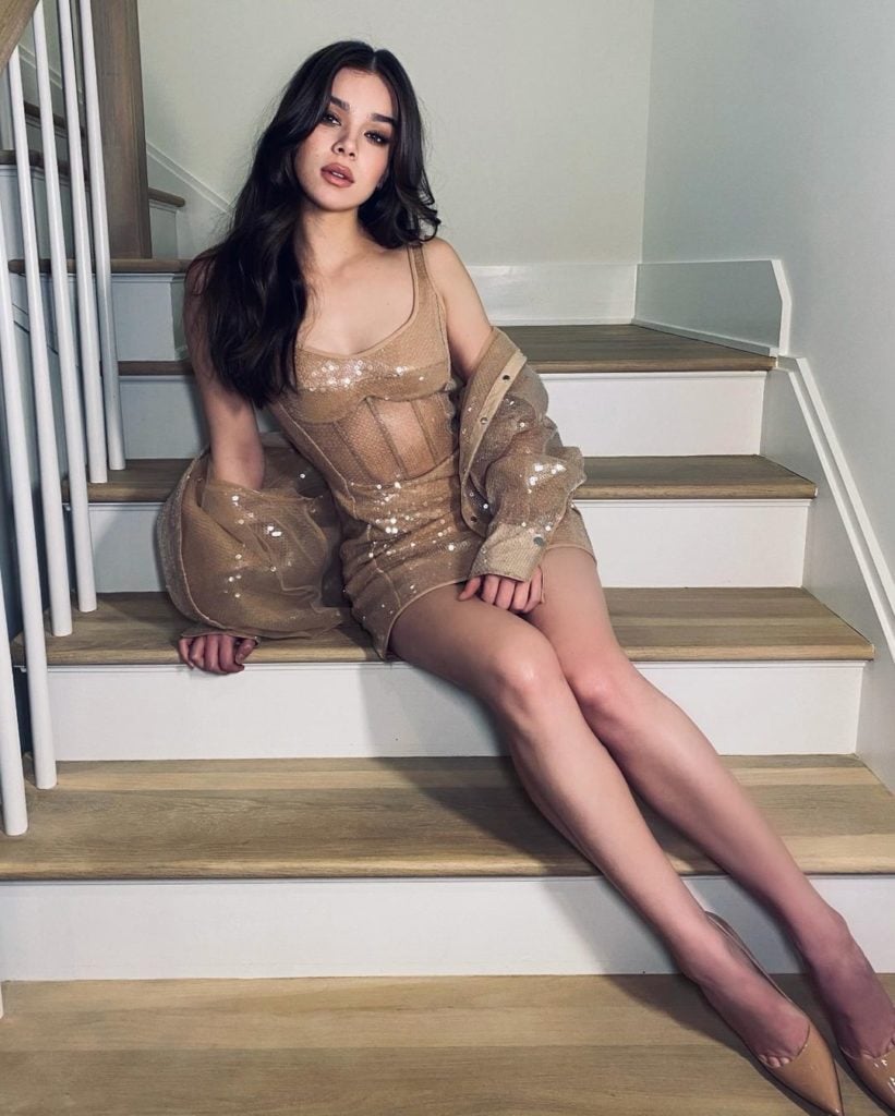 hailee steinfeld naked