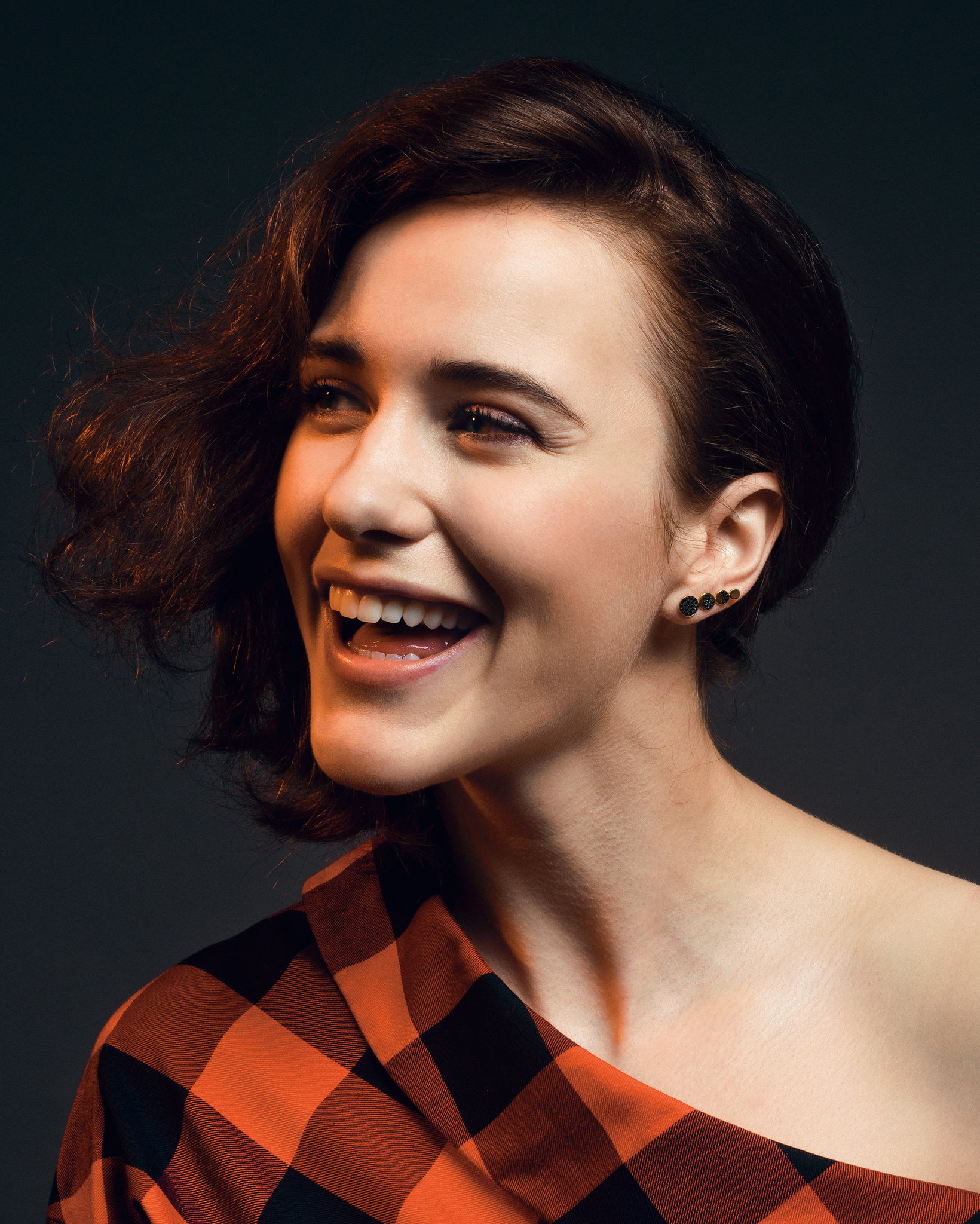 biboy amigo recommends rachel brosnahan breasts pic