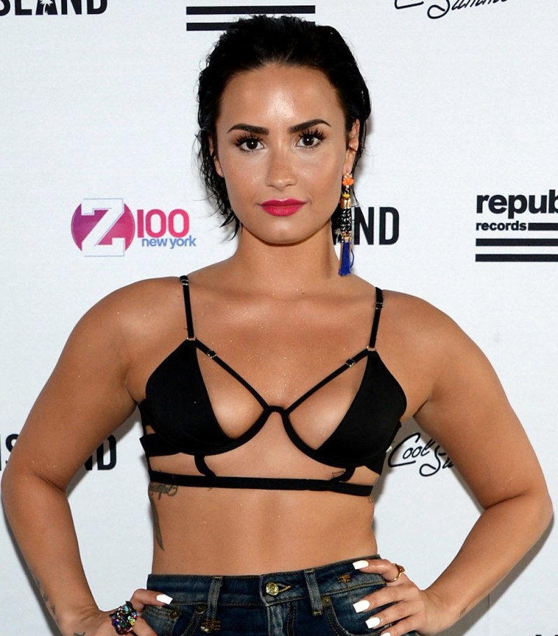 diseno grafico share demi lovato blowjob photos