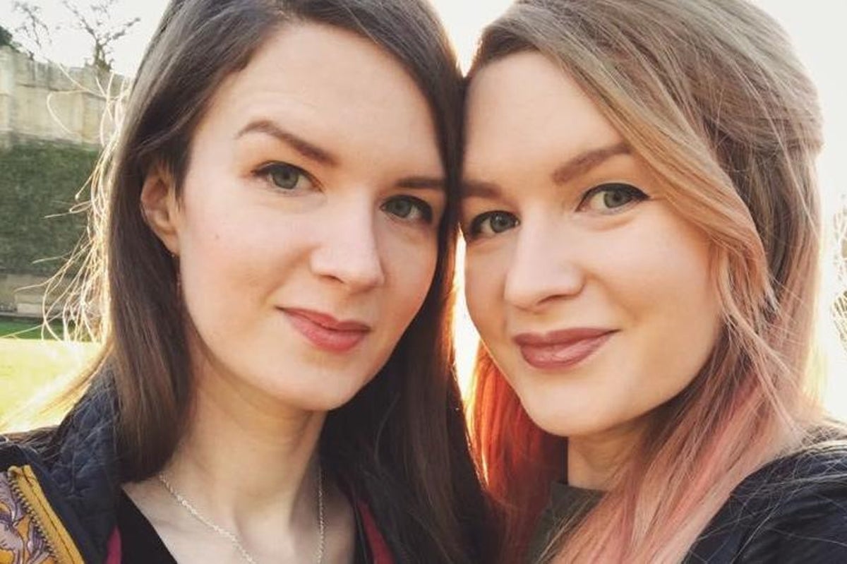 alba anderson add lesbian twincest photo