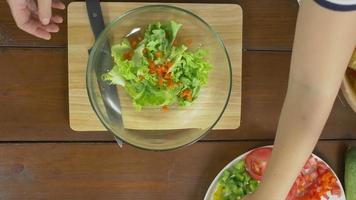 leg shaking orgasams crystal steeves recommends Salad Tossing Videos