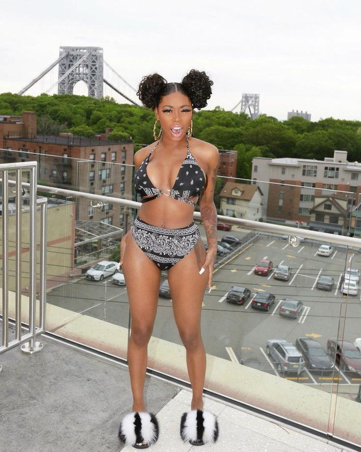 woman pussy licked brandon mcdaniels recommends Asian Doll In Bikini