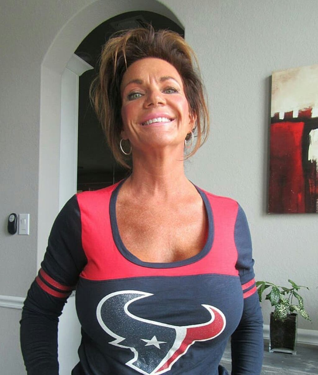 deauxma live cam - big bouncing naked breasts daughters swap dads porn