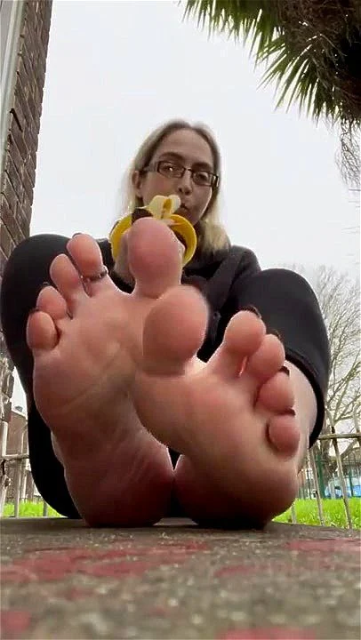 gilf footjob