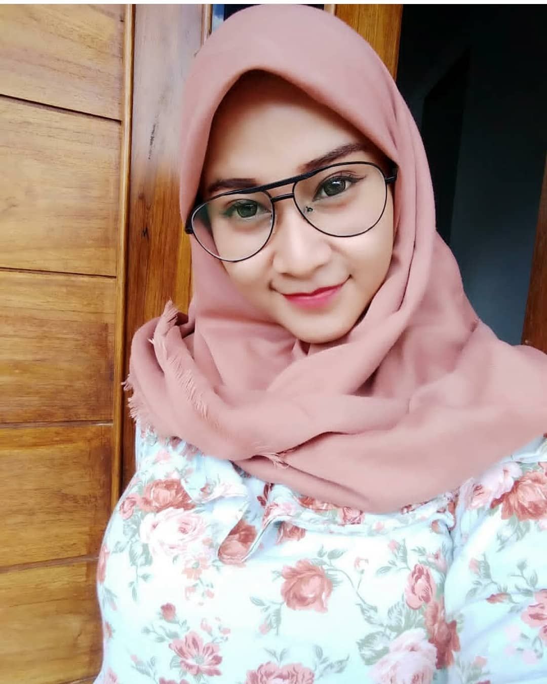 hijab indonesia colmek - lilah demaray footjob lesson