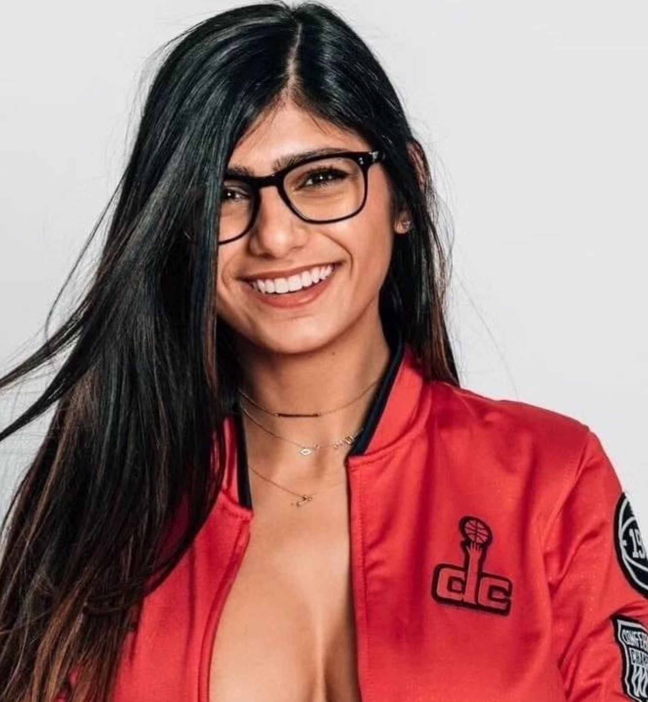 anderson gibbons recommends mia khalifa lewd pic