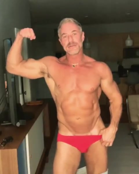 nude mature muscle men